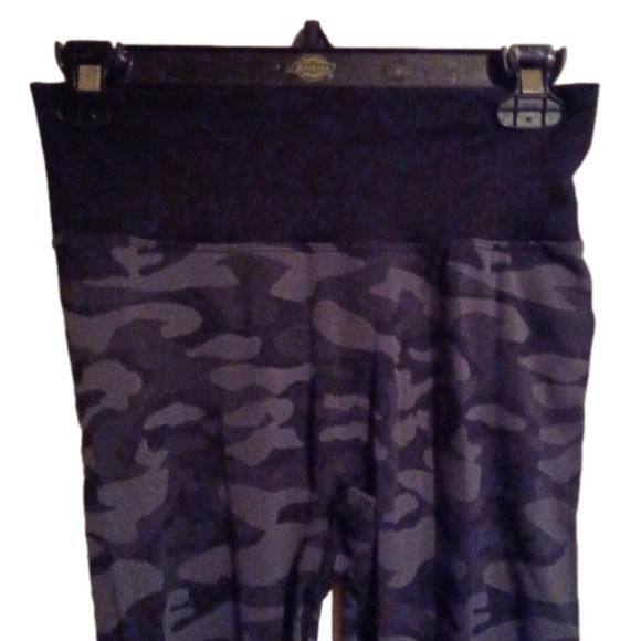 𝅺Pink Active grey/ black camo pants. Size small. Good used condition. - Picture 2 of 11